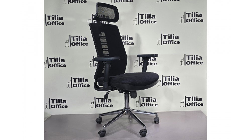 Tilia Repo ergonomik makam koltuğu, siyah file sırt, ayarlanabilir bel desteği ve krom ayak.